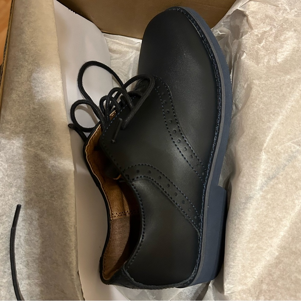 Selling brand new School shoes NEVER WORN SIZE 13.5